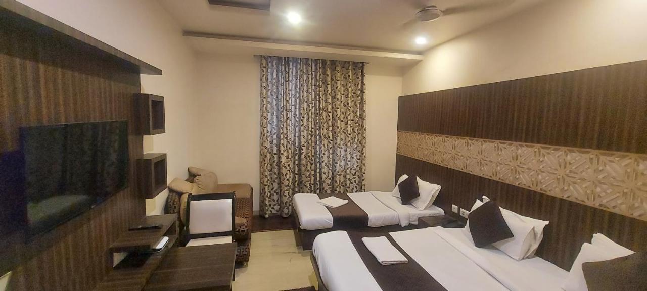 Goyal Palace Hotel